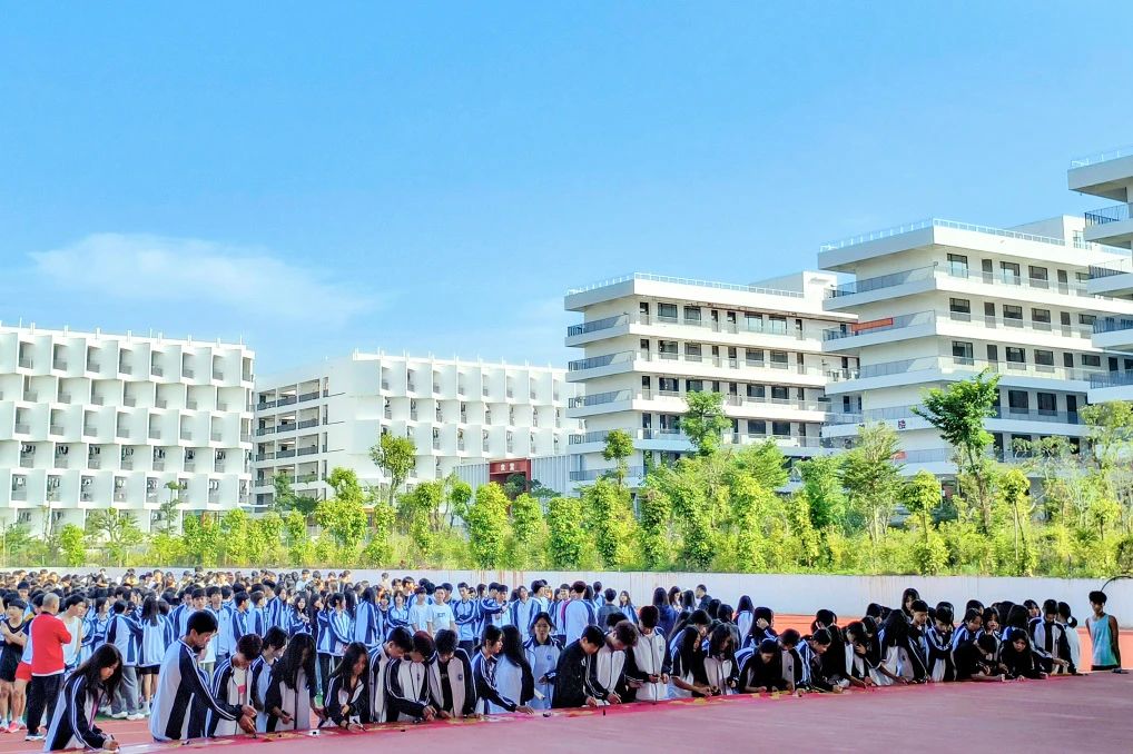 春暖花开迎开学 巳巳如意启新程——​华体会（中国）2025年春季开学返校指南